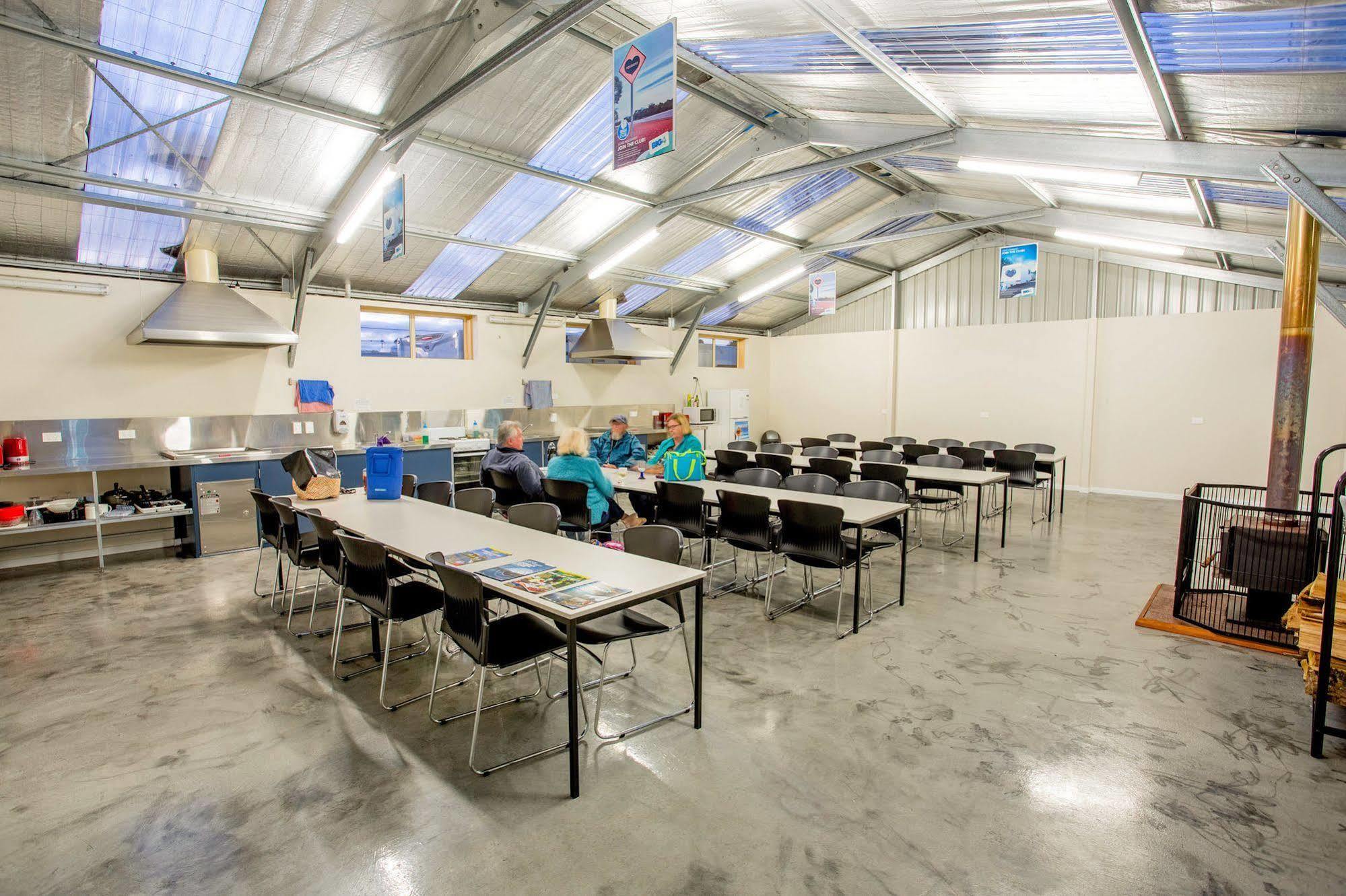 Big4 Tassie Getaway Park Ulverstone Extérieur photo